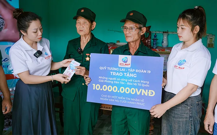 Hình ảnh trung tâm hỗ trợ khách hàng của tải au88, biểu tượng điện thoại và email.